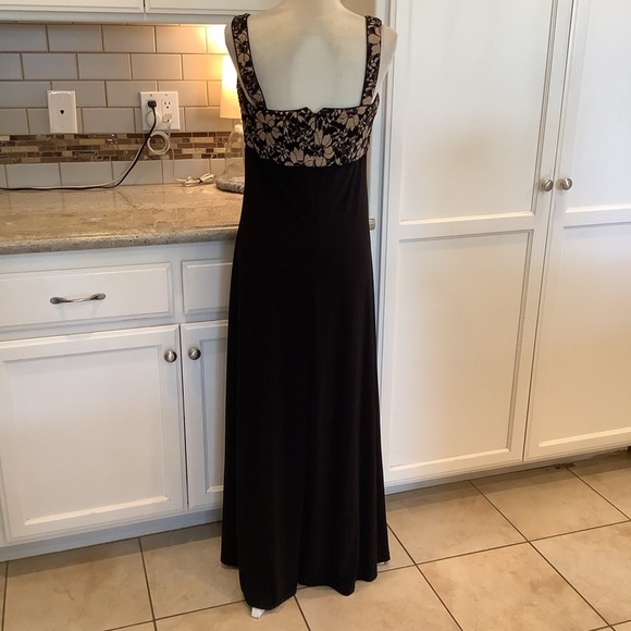 R & M Richards Two-Piece Maxi Dress and Shrug Size 10 Black and Gold - Picture 5 of 13